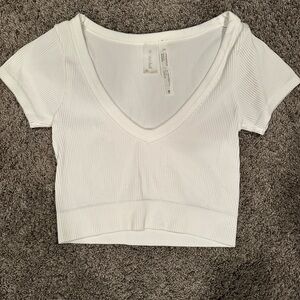 Chic White Ribbed V-Neck Crop Top